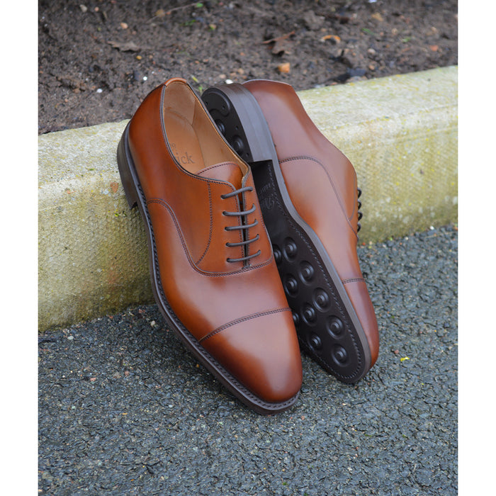 Berwick 1707 Straight Cap Oxford (5217) Cuero (Tan) Dainite