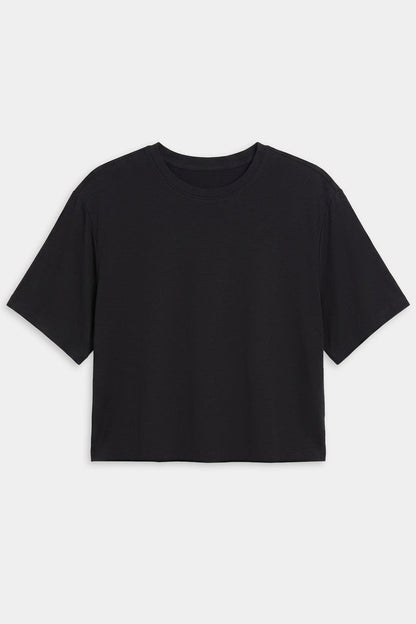 The SPLITS59 Djuna Oversized Jersey Tee in black is a versatile cropped short-sleeve shirt, ideal for gym workouts, shown laid flat on a white background.