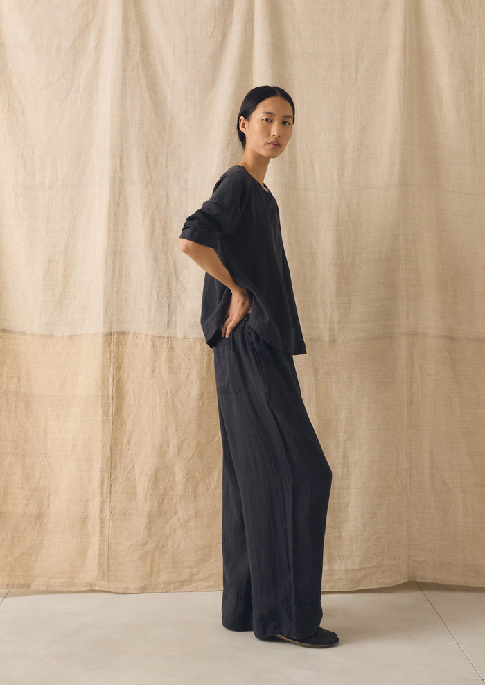 Garment Dyed Linen Wide Leg Trousers | Black Pepper