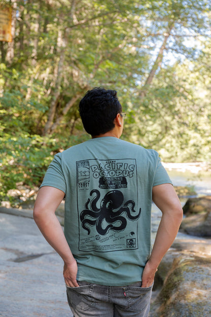GIANT PACIFIC OCTOPUS - Unisex 100% Organic Cotton Tee - Seafoam