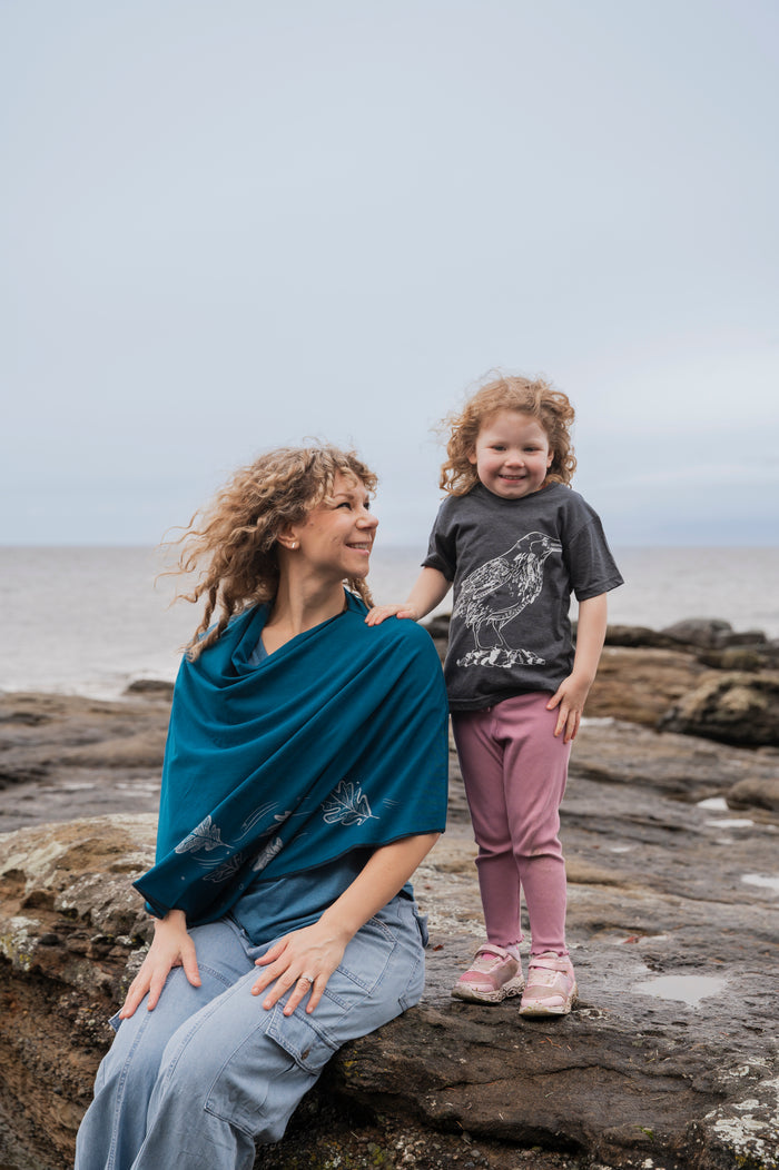 LITTLE RAVEN - Kids Eco Tee - Charcoal