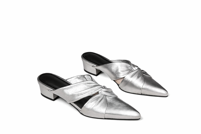 pointed-toe metallic mule with twisted front detail – ASMA