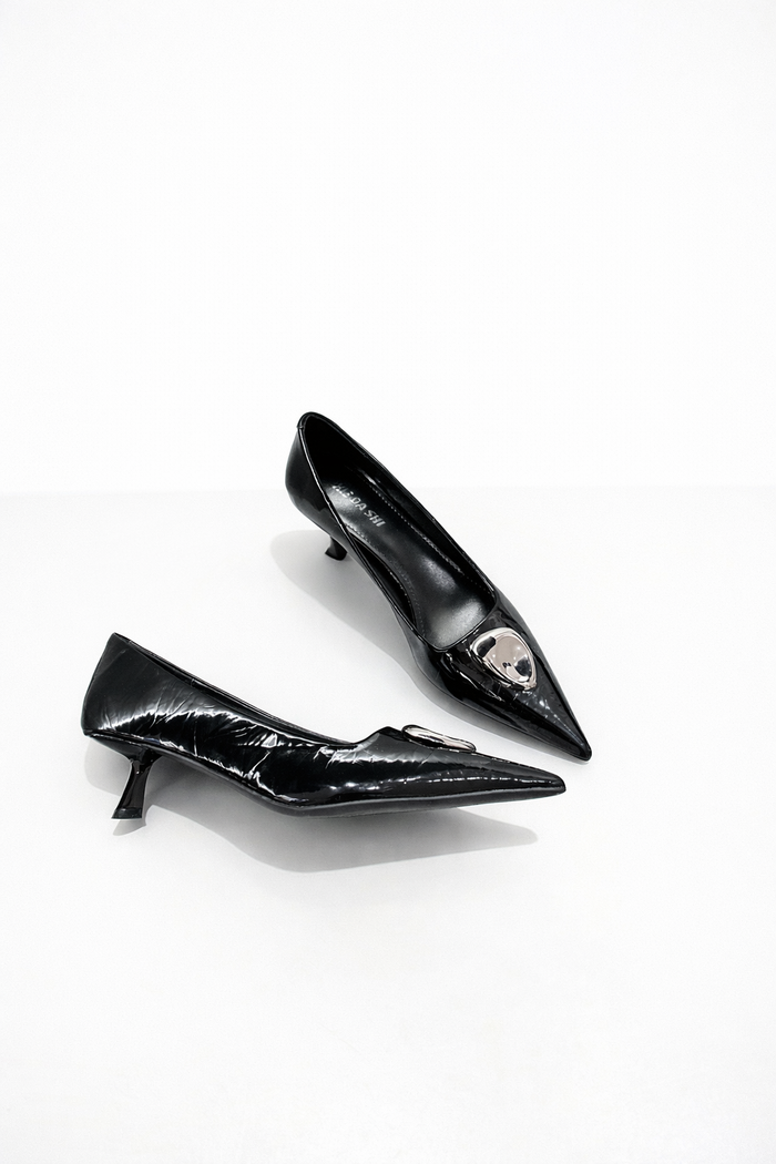 pointed-toe patent flats with metallic teardrop accent – ÉLAN