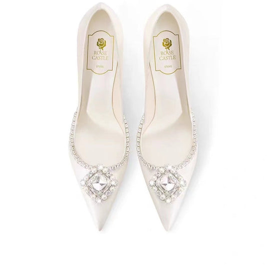 satin pointed pumps with crystal embellishment – AURORAZIA
