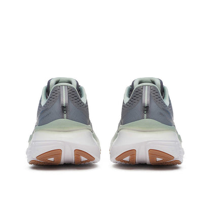 Saucony - Guide 18 Trainers in Carbon/Iceberg - Nigel Clare