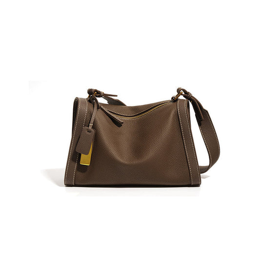 structured pebbled leather shoulder bag with gold accent – LYNRAK
